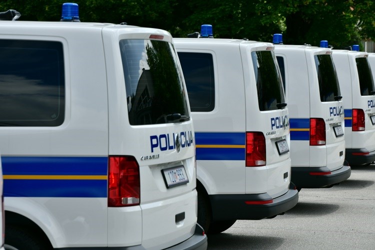 Upali u zoru: Velika narko-akcija USKOK-a tresla Brod, Županju, Đakovo i Poreč